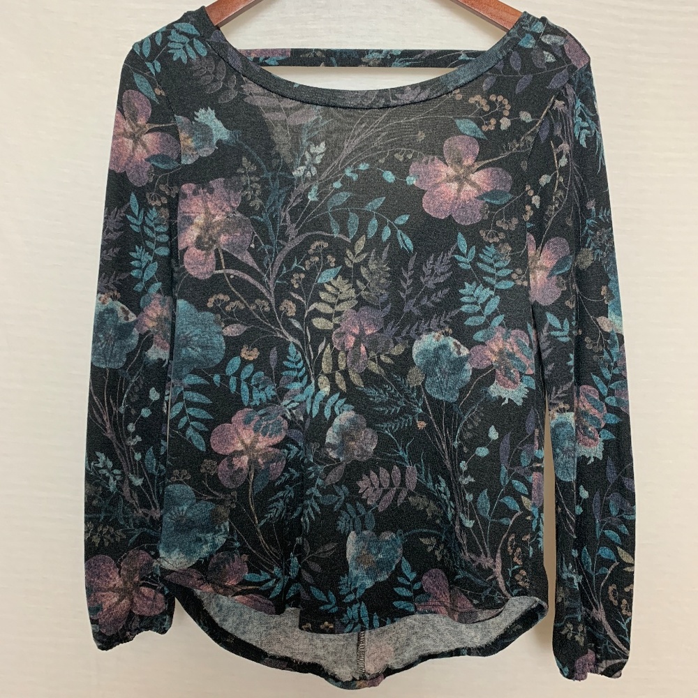 Daytrip, Floral print, Open Back Women's Shirt